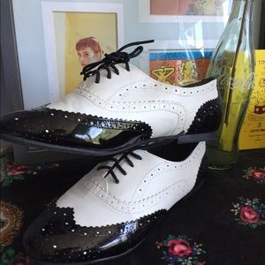 Black and white saddle shoes size 8